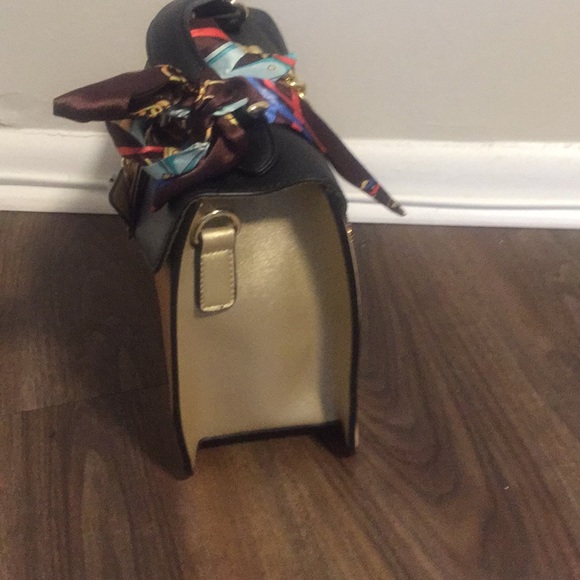 Handbag - Picture 2 of 7